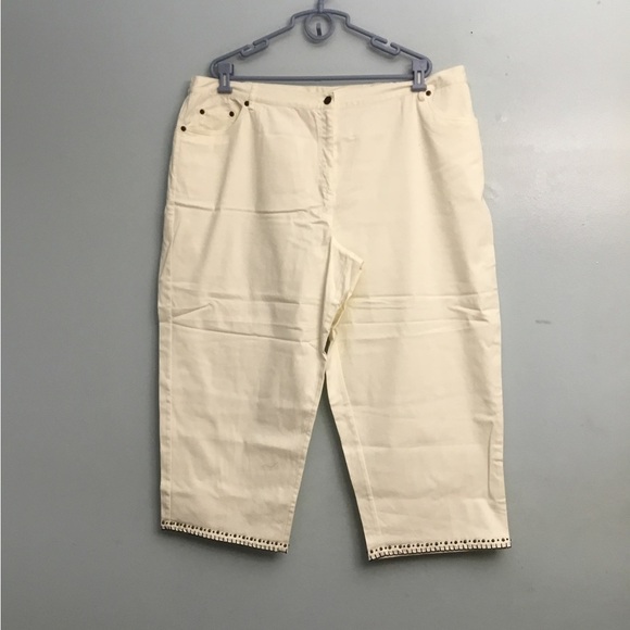 Ruby Rd. Women's Cropped Cream Jeans - Picture 16 of 16